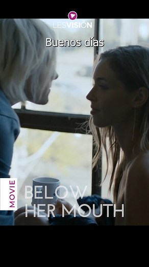 LESVISIŌN on Instagram: "Film: Below Her Mouth | País: Canadá | Año: 2016 | Directora: April Mullen | Reparto: Natalie Krill @ / Erika Linder …………………. ▶️: Netflix ………………………………… En Toronto, Jasmine, editora de moda comprometida, conoce a Dallas, una trabajadora de la construcción recién salida de una relación. Su encuentro da paso a una relación apasionada que desafía sus límites y transforma sus vidas. Esta historia explora el despertar emocional y la lucha interna ante lo inesperado. “Un intens