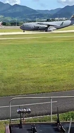 BREAKING NEWS: US Military Aircraft Lands at Piarco; Two Warships Headed to Chaguaramas A large US military aircraft landed at Piarco International Airport on Thursday, October 9th, 2025. In a related development, reports indicate that two US warships are currently en route to Staubles Bay, Chaguaramas. Details surrounding the purpose of the aircraft and naval vessels have not yet been confirmed. | Grenada Breaking News - J.H 50K