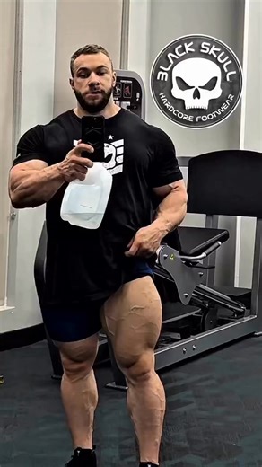 NEVER SKIP LEGs Day In video: Vitaly Ulgonikov ifbb pro #muscles #bodybuilding #gym #makegreatthebodybuildingagain #workout #culturismoitaliano #bodybuilder #bb212lbs #classic #ifbbpro | Culturismo Italiano