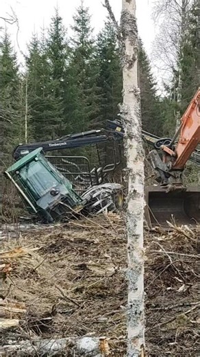 Forwarder Timberjack 810 Stuck In A Ditch - Vihdoinkin Upotusfilmiä!💩
