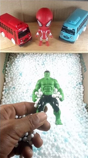 Mainan berburu Hulk