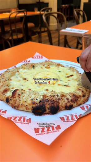 The Fond Of You Fondue Pizza with a baked Camembert centre launches on the 1st Feb & is available all month! Grab it while you can ✨🍕 #foodie #thingstodoinlondon #wheretoeatlondon #londonrestaurants #londonfoodie