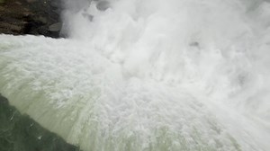 Peer over the edge at the brink of the Horseshoe Falls in this amazing drone footage! Learn more about Journey Behind the Falls: http://ow.ly/pmm530a5bP4 | Niagara Parks