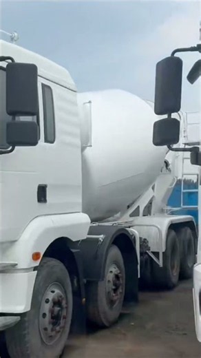 Concrete mixer trucks newly arrived.