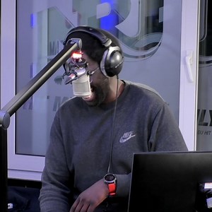 Alors les amis, vous aviez remarqué le petit signe entre les conducteurs de bus ? 🚎🚏#NRJRadioStream | NRJ