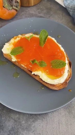 Have you tried a Hachiya Persimmon? It’s divine. Just make sure it’s super soft and ripe or it will taste like poison. Not joking! Lmk your persimmon questions. I’m putting together another video on them soon because I’ve learned that so many of us are less familiar with this fruit. AND, I’ll be honest… you’re missing out if you’re not eating them. This ricotta toast was so simple. Just sourdough toast, ricotta, the inside of a Hachiya persimmon, olive oil, salt and mint. Highly recommend! Inspi