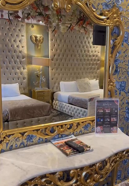 Champagne Jungle 🥂 Welcome to the jungle! Enjoy plush palm trees, floral canopies, and flamboyant furnishings as far as the eye can see. 🐾 With space for 4 guests, a double whirlpool bath plus dressing table & mirror this room is an idyllic escape for a wild night out or a luxurious night in. 💛🧖🏻‍♀️ #TheShanklyLiverpool #TheShanklyHotel #StayColourful #LiverpoolHotel #henparties #partyhotel #bridesquad #WeekendGetaways #WeekendinLiverpool #birthdaycelebrations