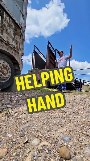 Backing up to the chute with a load of cows is a lot easier with the helping hand of a backup assistant. All you truckers laugh but not a single one has ever laughed after using it. #truck #trucker #fyp #trucktok #farmtok #cows #farmlife #invention #cattle #amputee
