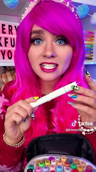 This is the perfect Christmas gift for any art lover! 🎁 #ohuhumarkers #artsupplies #christmasgifts #coloring #cozycoloring