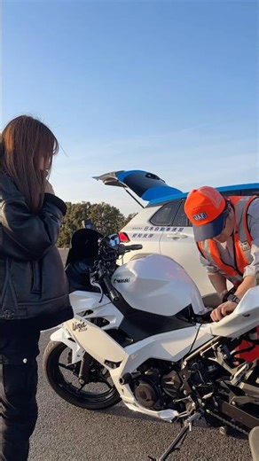 ツーリング中のバッテリー上がり　#バイク #kawasaki #automobile #motogirl #motorcycle