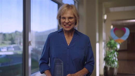 We're thrilled to recognize Susan Davis as a Scott and Nikki Niswonger Servant's Heart Award winner! 🎉 Susan is a familiar face at Johnston Memorial Hospital in Abingdon, Virginia. She began volunteering in 2011 in what initially was one shift per week in the gift shop – but nearly 6,000 hours of service later, she is still volunteering. Over the years, Susan added responsibility and now serves as volunteer assistant manager/buyer for Johnston Memorial’s In the Pink Gift Shop. She continues wit