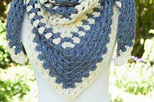 How to crochet a granny square shawl - free pattern and video tutorial