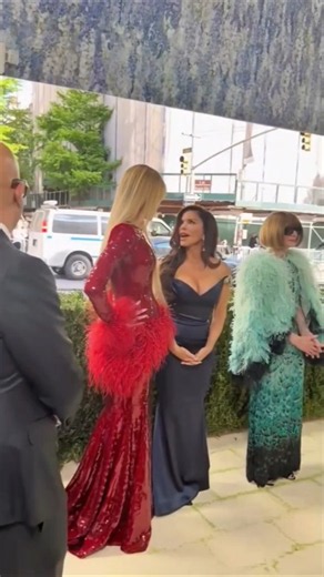 Anna Wintour, Lauren Sánchez & Nicole Kidman Stunning Met Gala Arrival #metgala #shorts