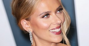 Scarlett Johansson slimed by Colin Jost at MTV Movie Awards