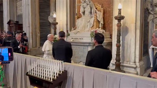 Papa Leone XIV a Santa Maria Maggiore prega sulla tomba di Francesco. VIDEO