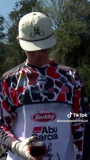 Dylan Nutt went absolutely NUTS today on #BassLIVE‼️ Today, Nutt weighed in a 5 bass limit of 26 pounds, 11 ounces! Unreal. #bass #bassmaster #BassmasterClassic #BassmasterClassic26