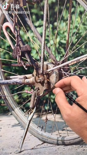 Siyuan Pan on Instagram: "Pan Xun's Oil Painting Works #realisticoilpainting #oilpaintingoncanvas #油画 #超写实油画 #油絵作品 #超写実油絵作品"