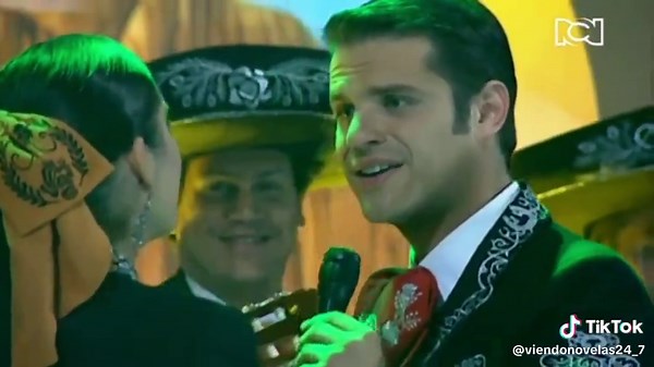 Si nos dejan novela: Rosario y Francisco escena parte 1