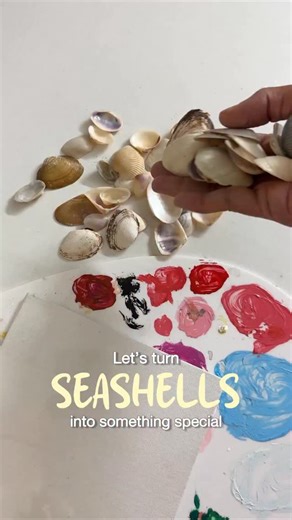 Teja Sree Cheguri✨ on Instagram: "Okay, let me tell you the story behind this 🐚💙 So… my friend actually bought me these seashells a long time ago, so that I could make some art out of them… But you know how it is… we keep thinking, “I’ll do it later, I’ll do it later” 😅 and it just keeps getting delayed. And finally, I got the chance to sit down and create something with them 🫶 I painted the canvas black… so the shells would stand out. Then I arranged them in a heart shape, because this is l