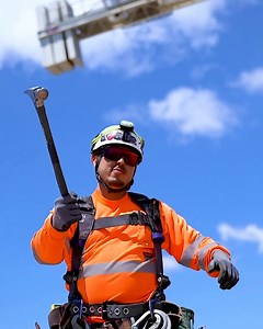 Perfect all-day, take anywhere smash partner. The lightweight, durable Stiletto Titanium Fiberglass Hammer. Video: @e_v7 Learn More: http://ms.spr.ly/6180iiFdQ | Stiletto Tools