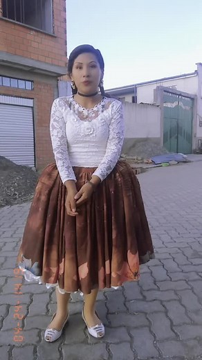 Stylish Outdoor Look: White Lace and Floral Skirt