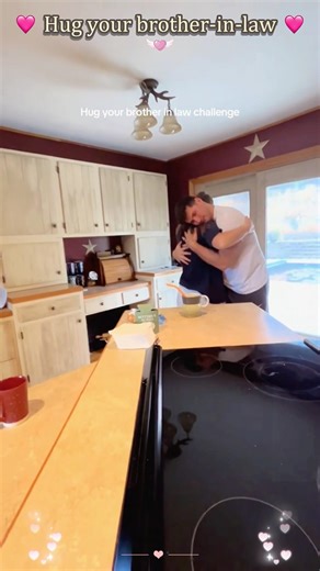 Hug brother-in-law challenge，from a surprise to a genuine embrace #BrotherInLaw #Family #Love