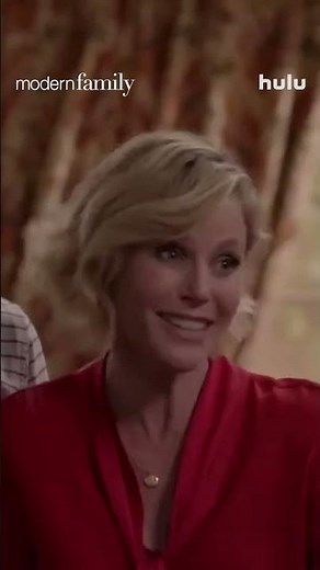 Haley drops the Ultimate Christmas bomb🤯 #SarahHyland #ModernFamily #Hulu