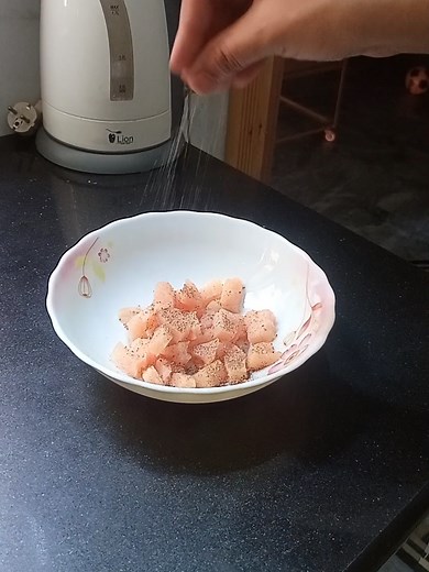 Quick Chicken Cooking in the Microwave Oven