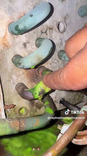 Walk in cooler quick leak repair #hvacr #refrigeration #hvac