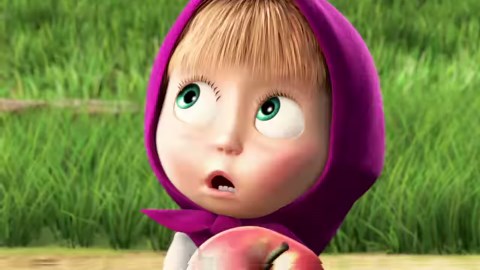 Masha y el Oso - Primer Encuentro 👧🐻 (Capítulo 1) Muy lejos en una casita cerca del ferrocarril vive una niña pequeña y muy inquieta llamada Masha. Le fascina tanto tocar música que los demás animales no comparten su entusiasmo, y siempre se esconden de ella. Un día, se harta de la situación y se escapa por el bosque. Allí, encuentra una casa muy acogedora donde vive el Oso, que en este momento no está porque se fue a pescar. Cuando el Oso regresa, encuentra su adorable hogar todo desordenado.