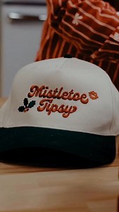 Friday calls for a little holiday cocktail… Mistletoe Tipsy edition! Let us know if you try! 🎄🍸✨ #mistletoetipsy #holidaydrink #hotcoco | Tigirlily Gold