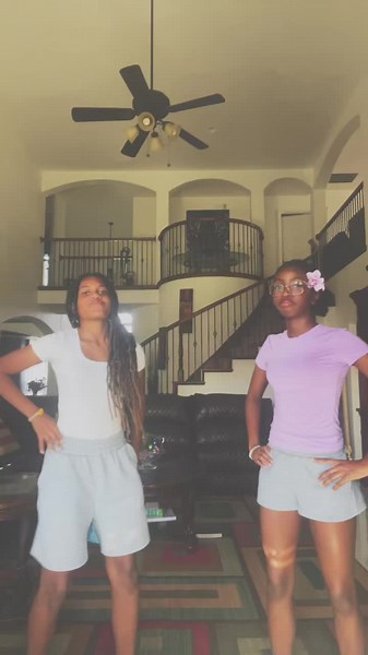 duo is backk #fypシ゚viral #xyzbca #algorithm #viraldance #leahandmoika | leah dancing