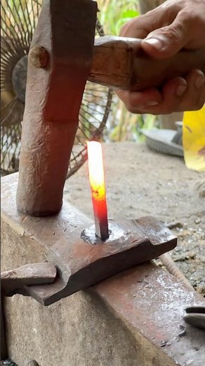 Calming Forge Session: Hand Hammering Glowing Iron Into Sharp Fasteners 🛠️