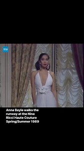 Anna Bayle walks the runway at the Nina Ricci Haute Couture Spring/Summer 1989 | Runwaymodel