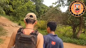 ကျောက်ကြီးမြို့ကိုစစ်ကြောင်းထိုးလာတဲ့ အကြမ်းဖက်စစ်တပ်မှာ အဓမ္မစစ်သားစုဆောင်းခံထားရသူ တပ်သား ၃ ဦး လက်နက်နဲ့တကွ အလင်းဝင် ဇွန် ၅ ၊ ၂၀၂၅ ပဲခူးတိုင်း၊ကျောက်ကြီးမြို့နယ်၊နောင်ကုန်းကျေးရွာကို စစ်ကြောင်း ထိုးလာတဲ့ အကြမ်းဖက်စစ်ကြောင်းမှာ အဓမ္မစစ်သားစုဆောင်းခံရသူ တပ်သား ၃ ဦး လက်နက်နဲ့တကွ PDF ဖာပွန်ခရိုင် တပ်ရင်း (၁) ထံ အလင်းဝင်ခဲ့ တယ်လို့ သိရပါတယ်။ နောင်ကုန်းကျေးရွာကို ‌ရောက်နေတဲ့ အကြမ်းဖက်စစ်တပ် ခမရ (၅၄၈)တပ်ရင်းက အဓမ္မစစ်သားစုဆောင်းခံရသူ ၃ ဦးဟာ MA-1 တစ်လက်၊ MA-3 နှစ်လက်တို့ကို ယူကာ မေလ ၁၆ ရက်မှာ ဘက် ပြ