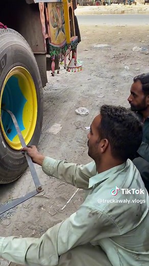 Pakistan Truck Desi Method For Wheel Alignment