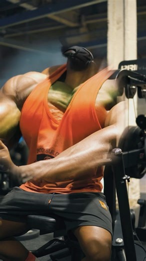 Machine CHEST fly for lower chest activation