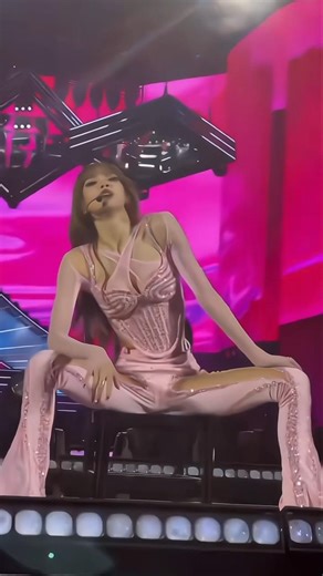 Lisa’s ONE Second Move 😳 BTS Completely Stunned! This Clip Is Going Viral! #shorts #bts #blackpink