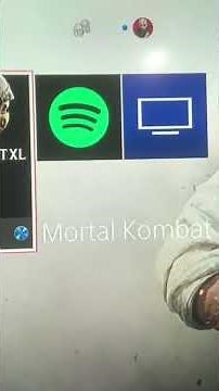 How to insert a cd in PlayStation 4