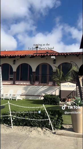 The perfect getaway for couples and families. Beachfront rooms and so many amenities. La Jolla Shores Hotel in La Jolla, California. For a limited time, If you book through the location pin in this video you can get $40 cash back if it’s your first time booking a stay through TikTok. Click on the location tag where it says La Jolla Shores Hotel 📍#tiktokgospringstays #sandiegocalifornia #beach #hotel #fyp @Booking.com @expedia @VisitCalifornia