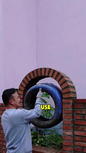 A red brick wall can be designed with an archway — both beautiful and practical. You can use materials like tires or wooden boards to support the curve while stacking the bricks. Add some greenery and flowers to enhance the visual appeal. Then apply a layer of white paint to fill the joints and enrich the texture. #fblifestyle | Synopsis of Life