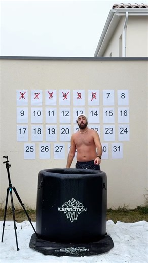 Sacha 🧸 on Instagram: "Prendre un bain glacé tous les matins de janvier jour 6/31 🧊 De la glace, y’avais de la glace est ce que tout le monde prend bien en compte l’information. On se capte demain pour le jour 7 (janvier passe tout doucement ou quoi) modalité concours : follow mon compte et @icepiration_ et id deux personnes en com bisous 🧊🫶🏽"