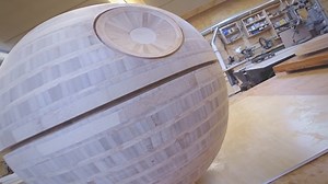 Frank Howarth Ngrayakake Dina Perang Star kanthi Nguripake Star Pati Kayu ing Lathe