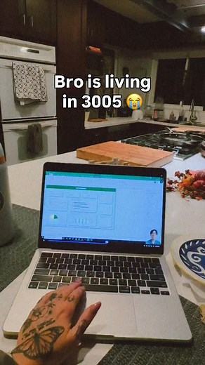 just comment “DASHBOARD” below to learn how ⤵️ Everyone else: manually updating reports Me: letting AI build dashboards in seconds #excel #exceltips #exceltraining #excelautomation #mdexcel | Excel With Grant