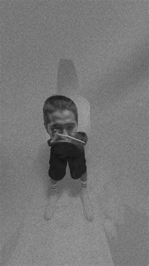 “FLEX AS YOU GO” @raptureqwerxy ถ่ายทอด Passion ของเขาผ่าน SlipSpeed Mega ด้วย Self Portrait ที่ตัวเขาเองเป็นทั้งผู้ถ่ายภาพและเป็นส่วนหนึ่งของภาพนั้นเอง เตรียมพบกับงาน Exhibition รองเท้า SlipSpeed Mega ในแบบที่ไม่เคยเจอมาก่อนเร็วๆ นี้ #UnderArmourTH #FlexAsYouGo #UASlipSpeed | Under Armour