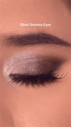 Silver Smokey Eyes Makeup Tutorial #smokeyeye #eyesmakeup #makeuptutorial #makeupartist #foryou