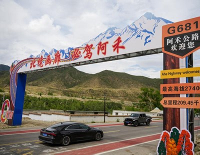 从红船星火到复兴征程 一镜到底见证中国共产党104年奋斗史 _光明网