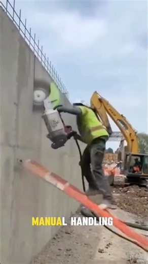 Manual Handling Safety: Galat Lifting Se Back Injury Kaise Hoti Hai? #manualhandling #safety #shorts