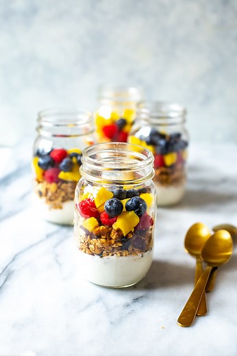 Meal Prep Fruit and Yogurt Parfaits - The Girl on Bloor