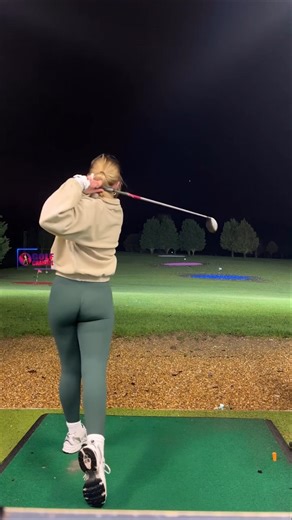 Amazing Golf Swing you need to see | Golf Girl awesome swing | Golf shorts | Anna Halliday